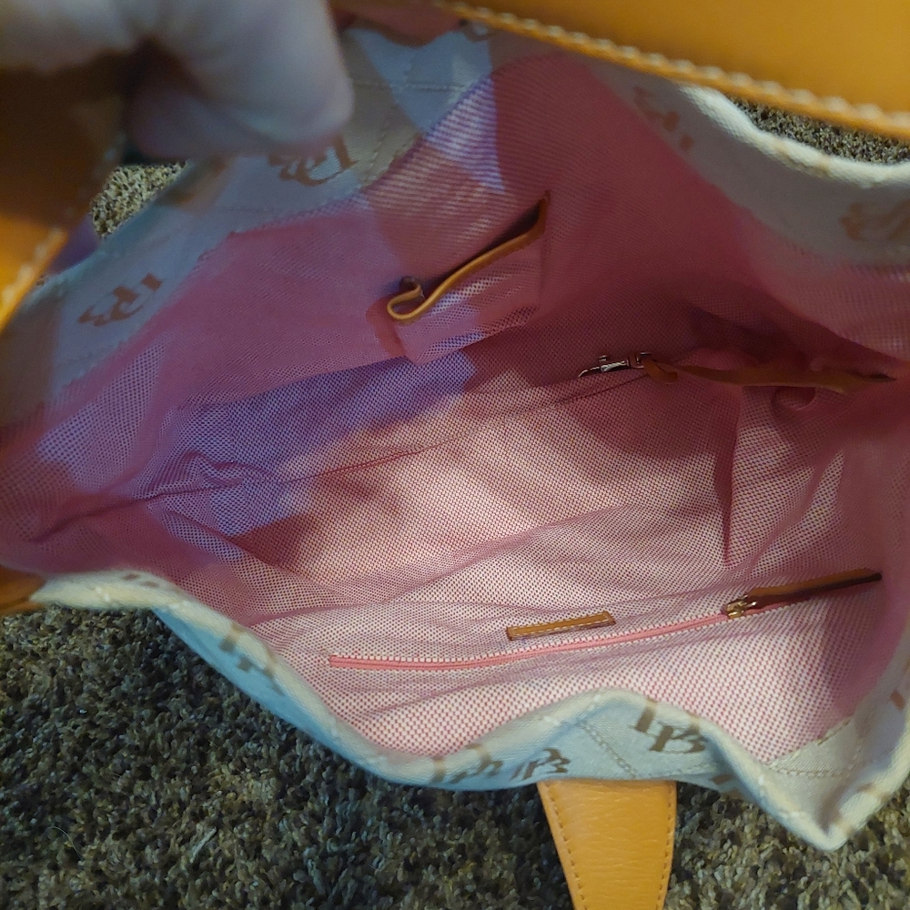 Dooney and bourke classic logo hobo bag - Picture 3 of 5